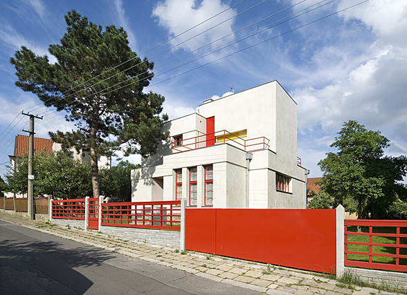 REKONSTRUKCE VILY V ŘÍČANECH U PRAHY, realizace  2003 - 2006