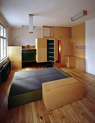 INTERIÉR RODINNÉHO DOMU V PRAZE PETŘINÁCH, realizace 1995 -1997