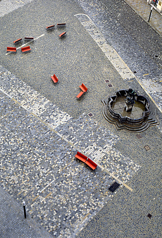 ÚPRAVA VEŘEJNÝCH PLOCH HORNÍHO NÁMĚSTÍ V OLOMOUCI, realizace 1998 – 2001, architektonická soutěž