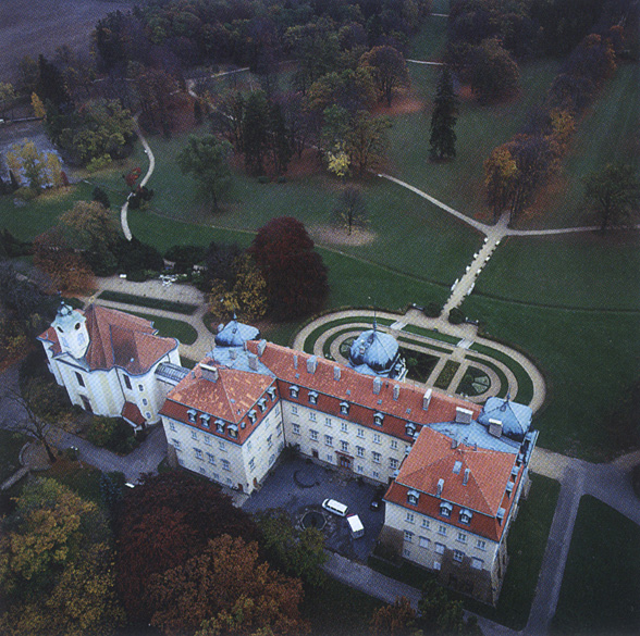 ÚPRAVY KOMUNIKACÍ V ZÁMECKÉM PARKU V LÁNECH, studie